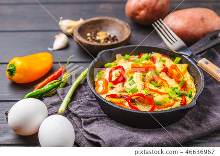Traditional fritatta with peppers and potatoes Traditional fritatta with peppers and potatoes 46636967