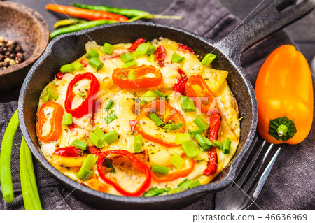 Traditional fritatta with peppers and potatoes Traditional fritatta with peppers and potatoes 46636969
