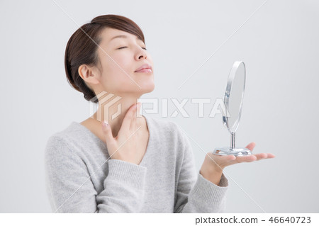 Woman touching her neck (smile) Woman touching her neck (smile) 46640723