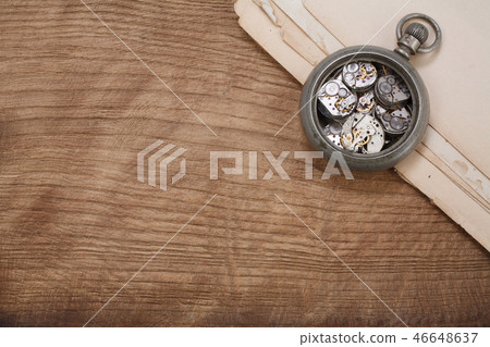 broken vintage pocket watch on wooden background 46648637