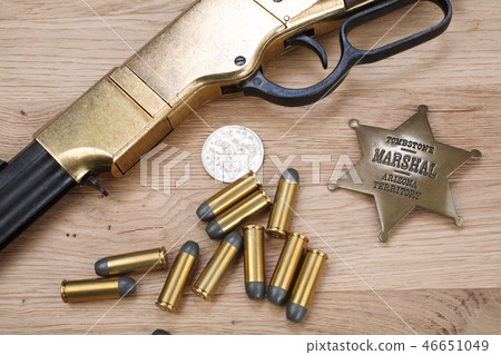 Wild west period repeating rifle with ammunition Wild west period repeating rifle with ammunition 46651049