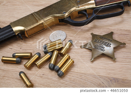 Wild west period repeating rifle with ammunition Wild west period repeating rifle with ammunition 46651050