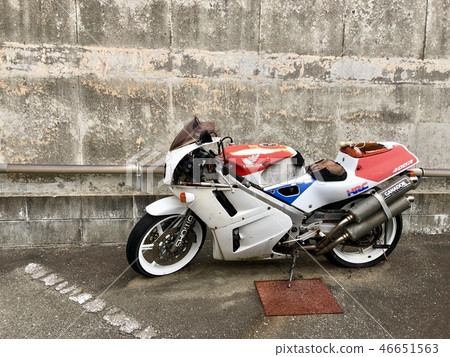 Abandoned motorcycle Abandoned motorcycle 46651563