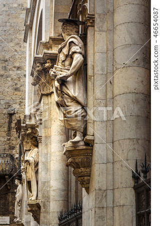 Statue decorating facade of Loggia della mercanzia Statue decorating facade of Loggia della mercanzia 46654087