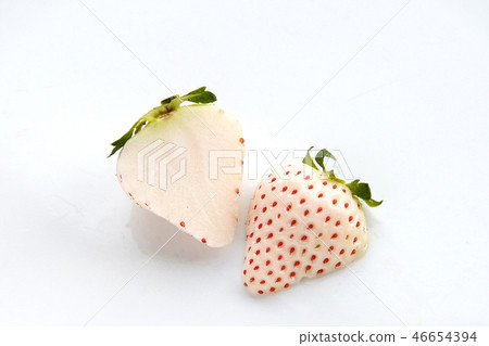 白色的草莓 46654394