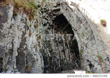 Cliffs, shoreline, 46655349