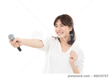 年輕的女士卡拉OK 年輕的女士卡拉OK 46659787