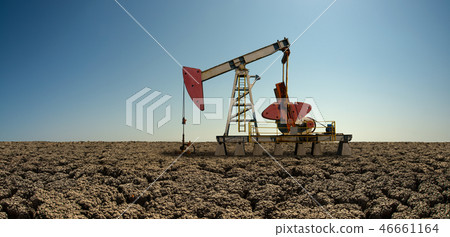 oil derrick pumping crude 46661164