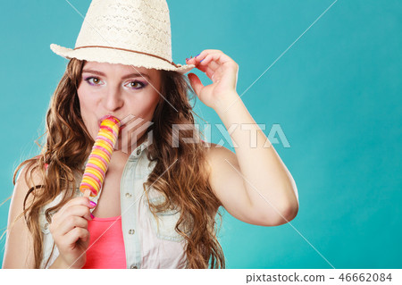 woman in summer hat eating ice pop cream 46662084