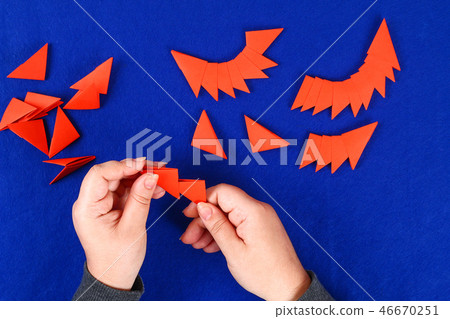 Diy Chinese lunar dragon of modular origami. Diy Chinese lunar dragon of modular origami. 46670251