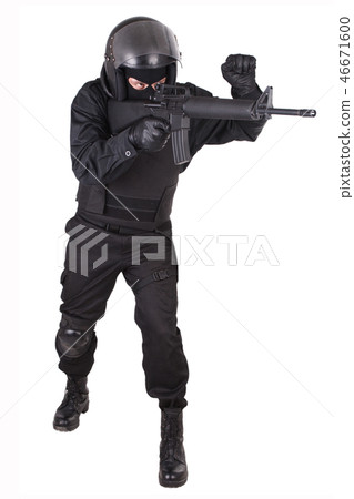 Riot police officer with weapon in black uniform 46671600