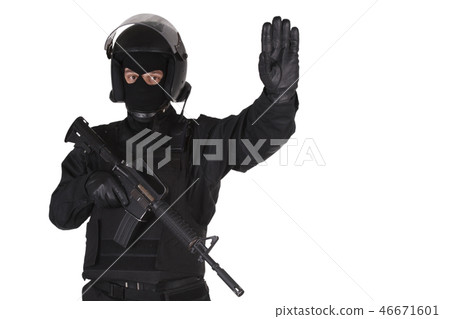 Riot police officer with weapon in black uniform 46671601