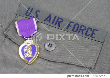 Purple Heart award on US AIR FORCE green uniform 46672442