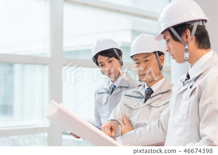 Businessman, general contractor, construction industry, helmet, meeting, inspection 46674398