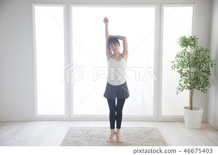Fitness woman Fitness woman 46675403