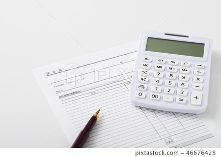 Invoice and calculator 46676428