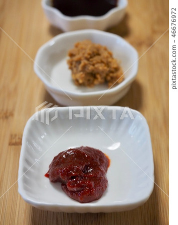 韓國傳統醬油醬，味噌，紅辣椒醬 46676972