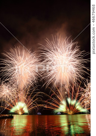 湖上的煙花 湖上的煙花 46679468