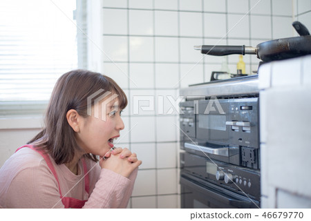 Kitchen woman Kitchen woman 46679770