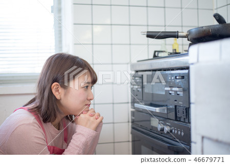 Kitchen woman Kitchen woman 46679771