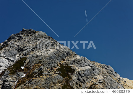Kaikomagatake and contrail 46680279
