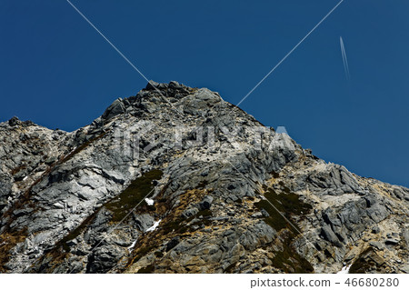 Kaikomagatake and contrail 46680280