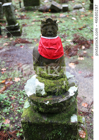 Mr. Kozanayama Okunosan's approach to the Jizo 46680297