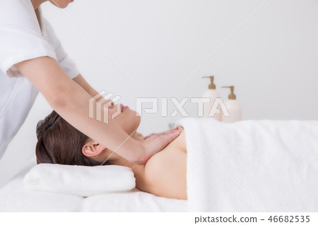 Women who receive esthetic 46682535