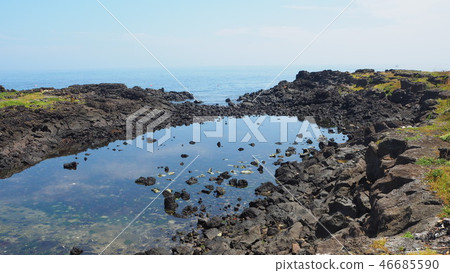 Sea and stone Sea and stone 46685590