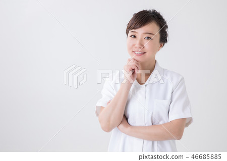 A white woman thinking 46685885
