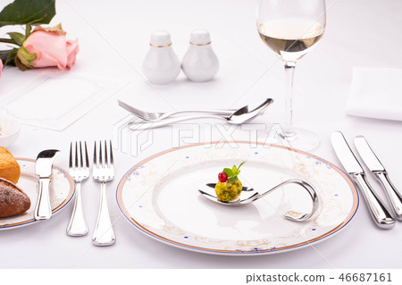 Portion giving of snack at restaurant with beautif 46687161