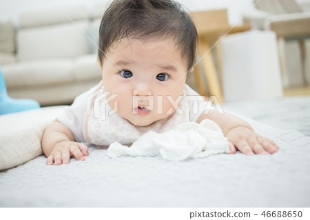 Baby looking at the camera Baby looking at the camera 46688650