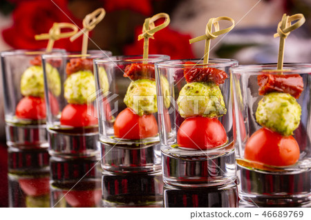 Cheese mozzarella with cherry tomatoes and the dri Cheese mozzarella with cherry tomatoes and the dri 46689769