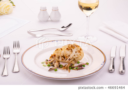 The cauliflower fried in the form of a stake moves 46691464