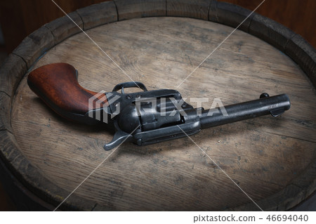 Old western revolver with cartridges Old western revolver with cartridges 46694040