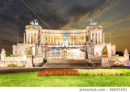 Altar of the Fatherland or Vittoriano under the thunderclouds, Rome, Italy 46695483
