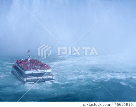 Niagara Falls Boat Ride / Niagara Falls Sightseeing Boat 46695956