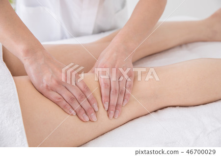 woman getting a massage woman getting a massage 46700029