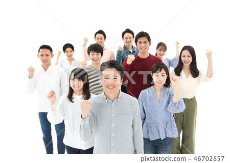 休閒男女多20s到40s仰視 休閒男女多20s到40s仰視 46702857