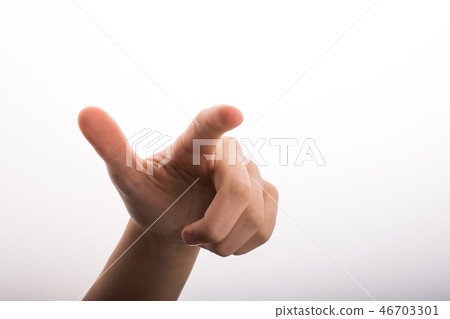Hand pointing 46703301