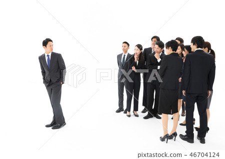 人數眾多，人數眾多，商業欺凌孤立負面 46704124