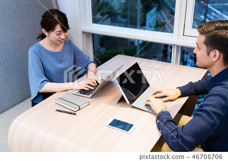 Women and men meeting Women and men meeting 46708706