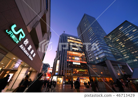 在日本的東京都市風景我想看到成為東京秋葉原站前的商業區的城市景觀 在日本的東京都市風景我想看到成為東京秋葉原站前的商業區的城市景觀 46713429