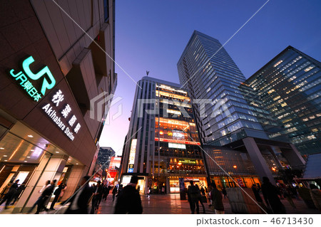 在日本的東京都市風景我想看到成為東京秋葉原站前的商業區的城市景觀 在日本的東京都市風景我想看到成為東京秋葉原站前的商業區的城市景觀 46713430