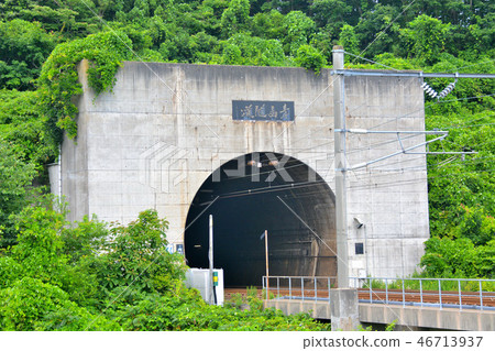 從東北,青森,琉璃崎,青山隧道入口廣場和觀景台觀看青山隧道入口 從東北,青森,琉璃崎,青山隧道入口廣場和觀景台觀看青山隧道入口 46713937
