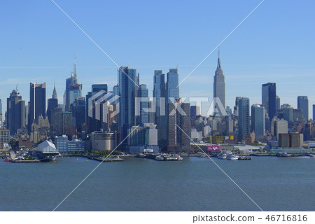 Hudson River and the Skyscraper Hudson River and the Skyscraper 46716816