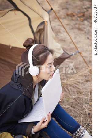 Camping, Young Women, Korean 46719337
