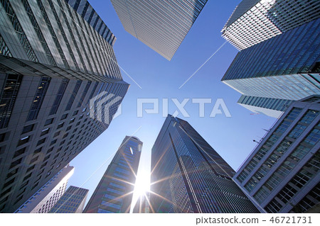 日本的東京城市景觀觀看日照和大手町的摩天大樓（屏幕中央的大手町廣場） 46721731