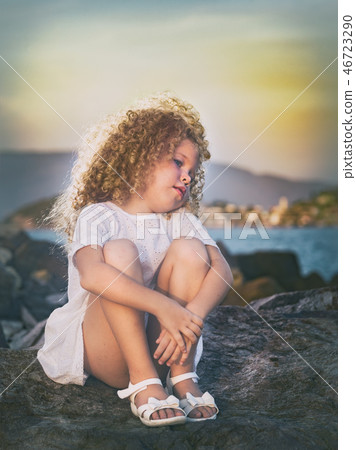 Little girl in white dress Little girl in white dress 46723290