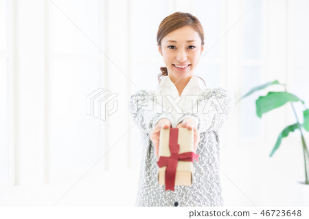 有禮物的女人 有禮物的女人 46723648